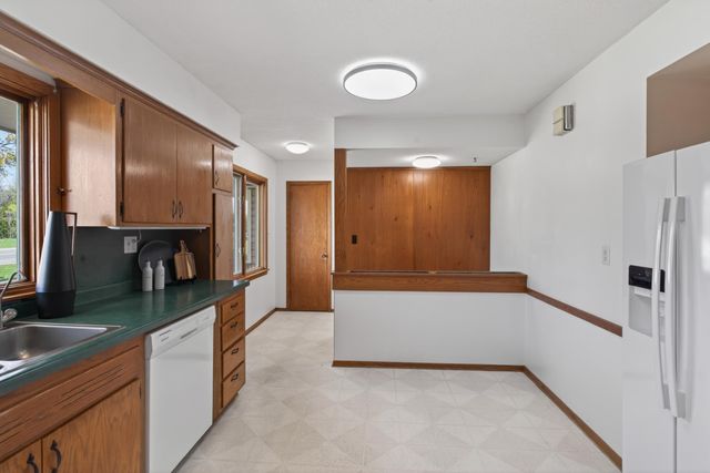25791 Dodd Boulevard, Lakeville, MN 55044