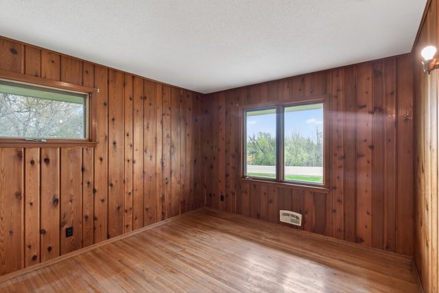 25791 Dodd Boulevard, Lakeville, MN 55044