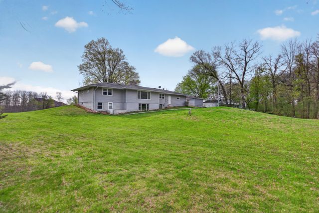 25791 Dodd Boulevard, Lakeville, MN 55044