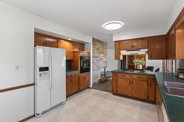 25791 Dodd Boulevard, Lakeville, MN 55044