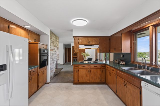 25791 Dodd Boulevard, Lakeville, MN 55044