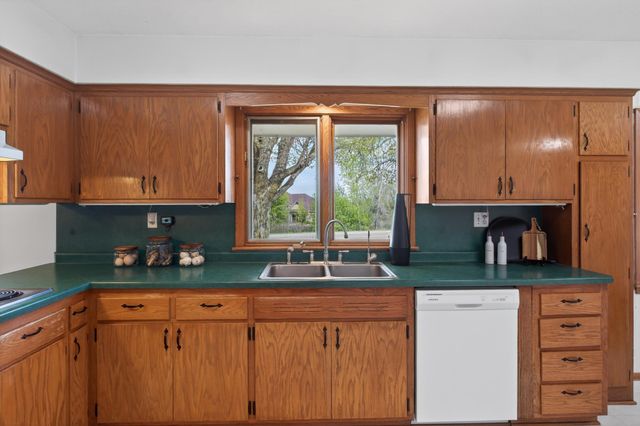 25791 Dodd Boulevard, Lakeville, MN 55044