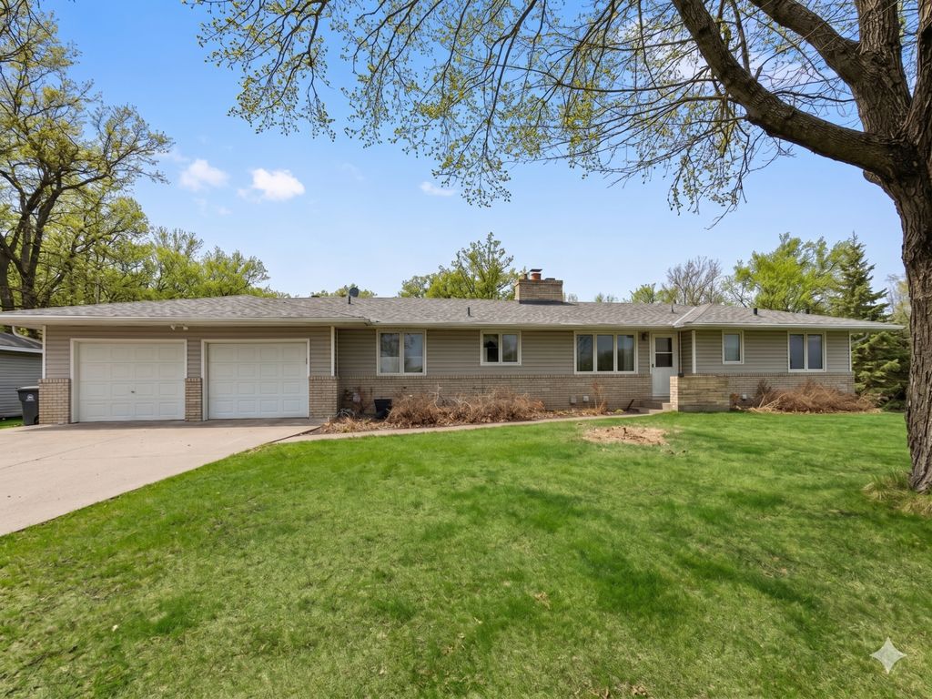 25791 Dodd Boulevard, Lakeville, MN 55044