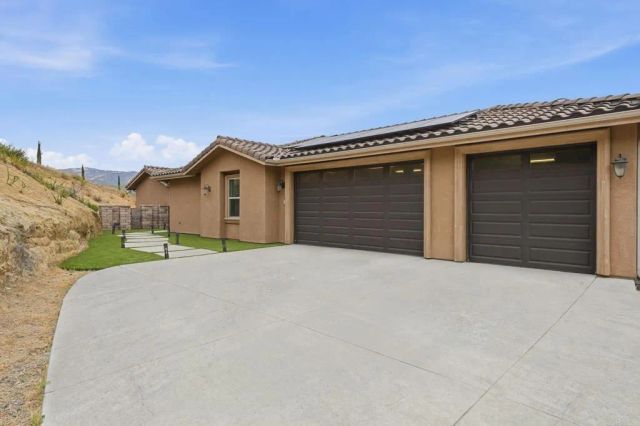 1910 Harbison Canyon Rd, El Cajon, CA 92019