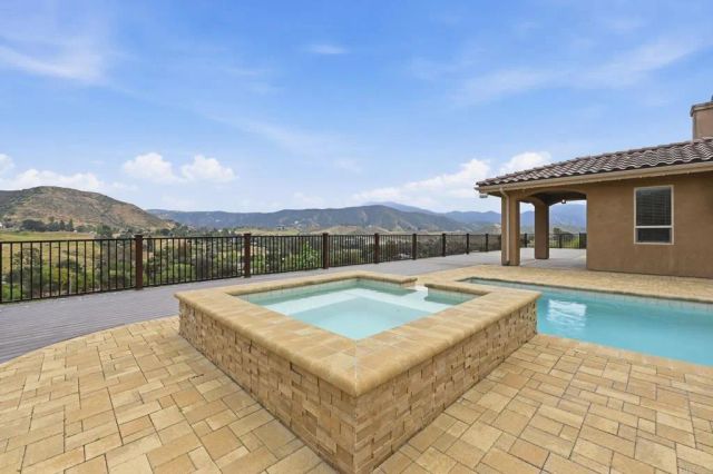 1910 Harbison Canyon Rd, El Cajon, CA 92019