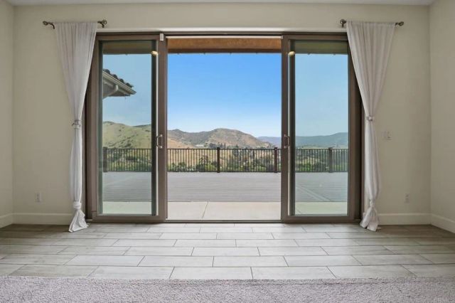 1910 Harbison Canyon Rd, El Cajon, CA 92019