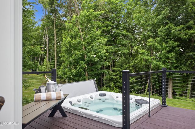 26 Yachtsman Way, Malta, NY 12020