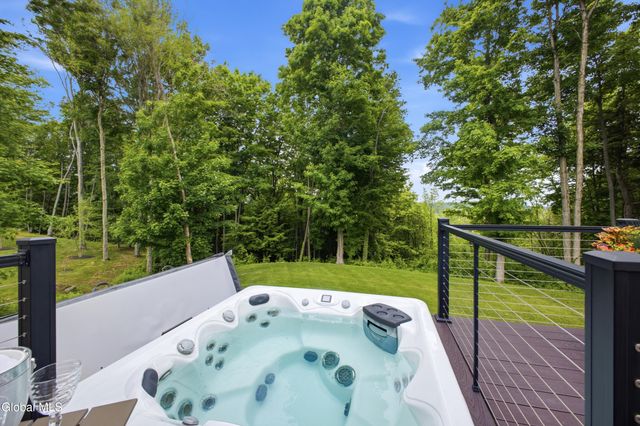 26 Yachtsman Way, Malta, NY 12020