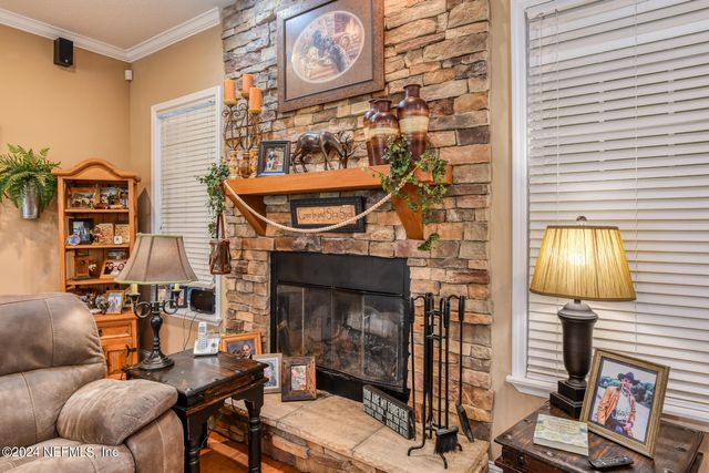 1155 COUSINTOWN Road, Interlachen, FL 32148