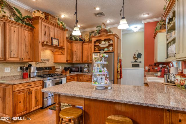 1155 COUSINTOWN Road, Interlachen, FL 32148