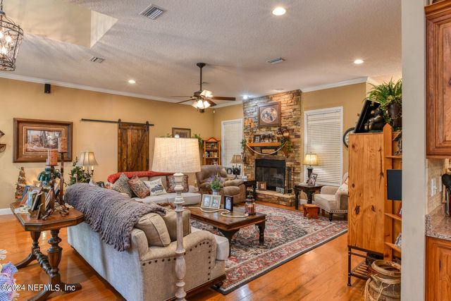 1155 COUSINTOWN Road, Interlachen, FL 32148