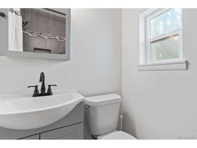 1213 Jamaica St, Aurora, CO 80010