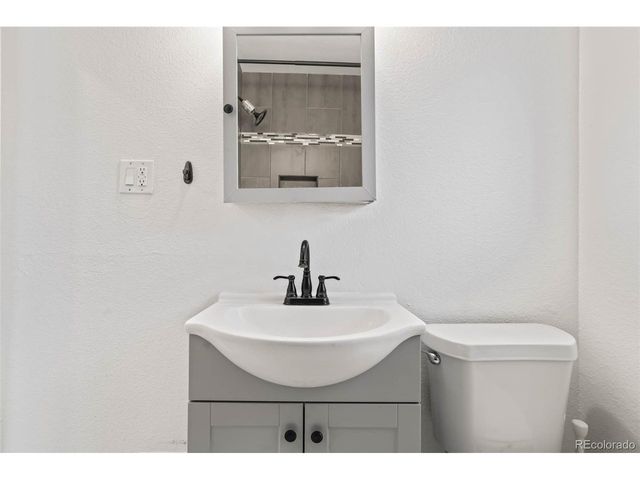 1213 Jamaica St, Aurora, CO 80010