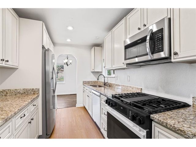 1213 Jamaica St, Aurora, CO 80010