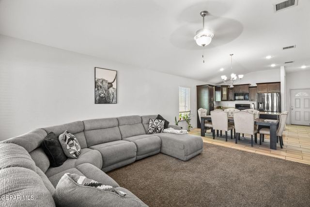 809 Coyote Melon Drive, Socorro, TX 79927