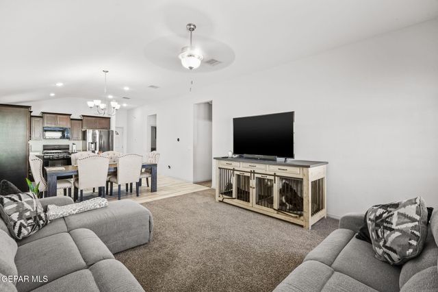 809 Coyote Melon Drive, Socorro, TX 79927