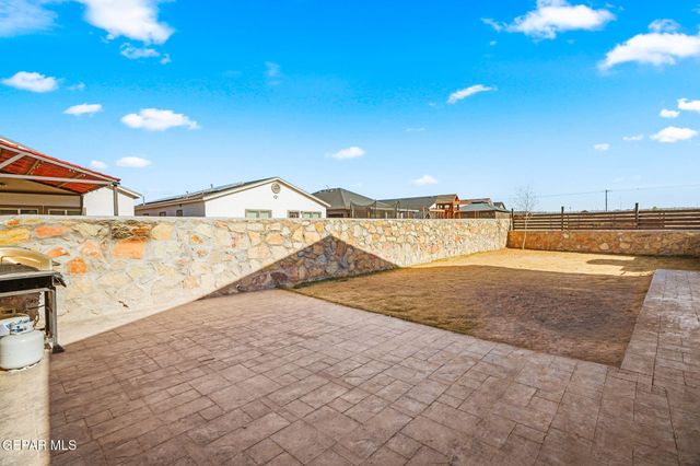 809 Coyote Melon Drive, Socorro, TX 79927