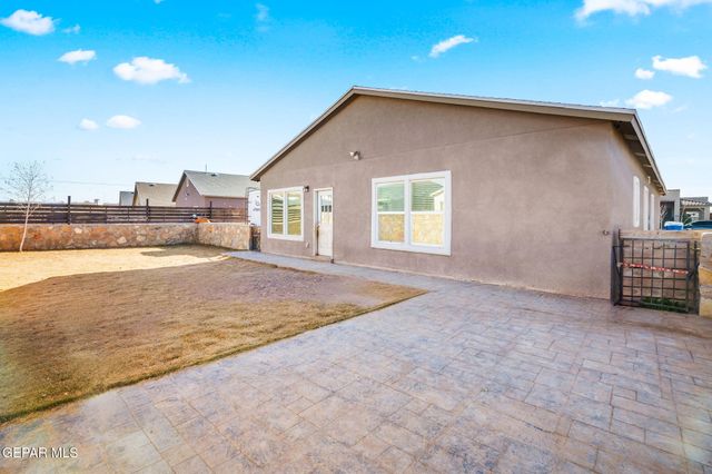 809 Coyote Melon Drive, Socorro, TX 79927