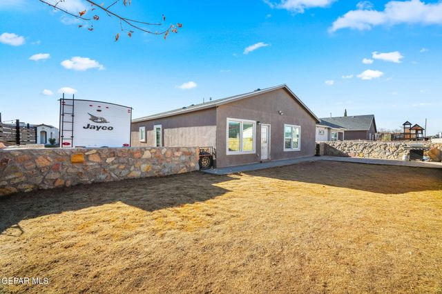 809 Coyote Melon Drive, Socorro, TX 79927