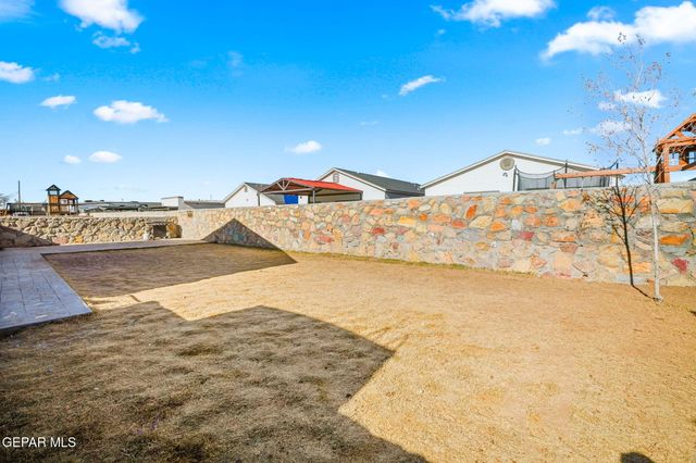 809 Coyote Melon Drive, Socorro, TX 79927