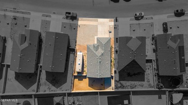 809 Coyote Melon Drive, Socorro, TX 79927