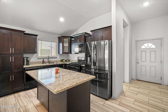 809 Coyote Melon Drive, Socorro, TX 79927