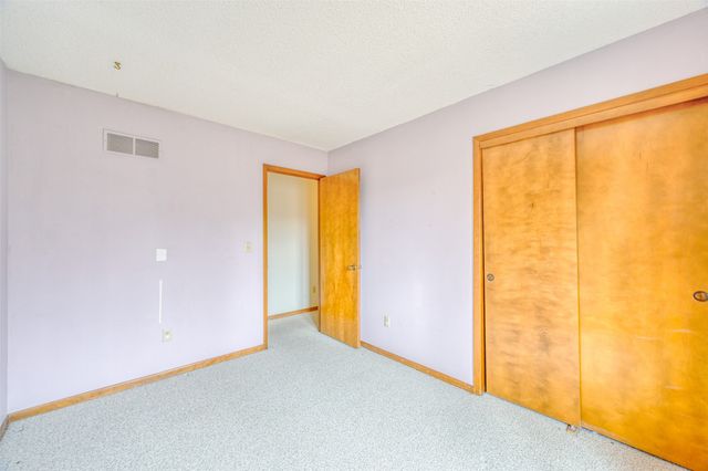 2705 71st Street, Urbandale, IA 50322