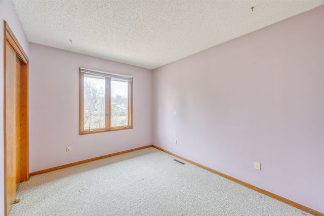 2705 71st Street, Urbandale, IA 50322