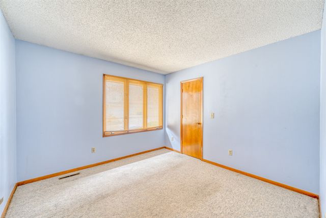 2705 71st Street, Urbandale, IA 50322