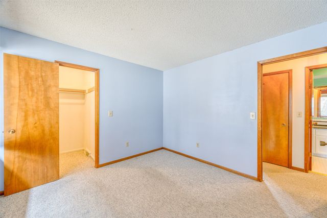 2705 71st Street, Urbandale, IA 50322