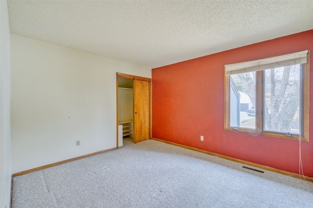 2705 71st Street, Urbandale, IA 50322