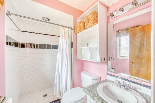 2705 71st Street, Urbandale, IA 50322