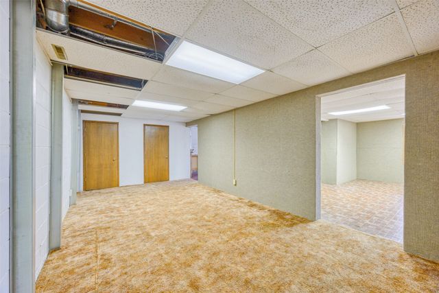 2705 71st Street, Urbandale, IA 50322