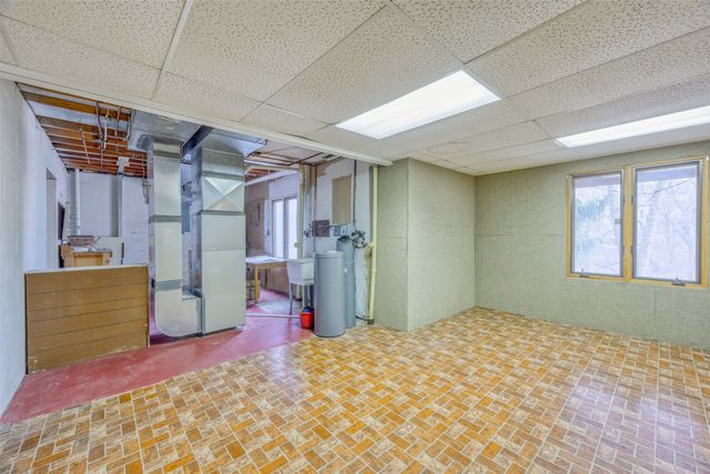 2705 71st Street, Urbandale, IA 50322