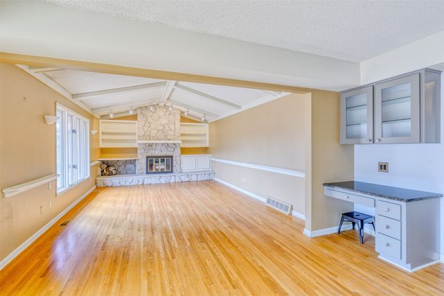 2705 71st Street, Urbandale, IA 50322