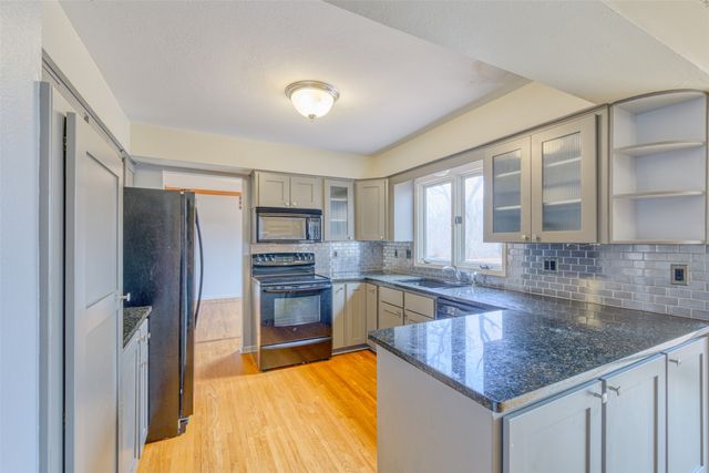 2705 71st Street, Urbandale, IA 50322