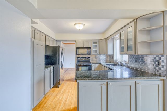 2705 71st Street, Urbandale, IA 50322