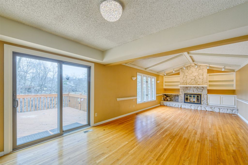 2705 71st Street, Urbandale, IA 50322