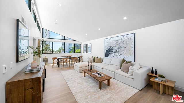 153 San Vicente Boulevard PH 4H, Santa Monica, CA 90402