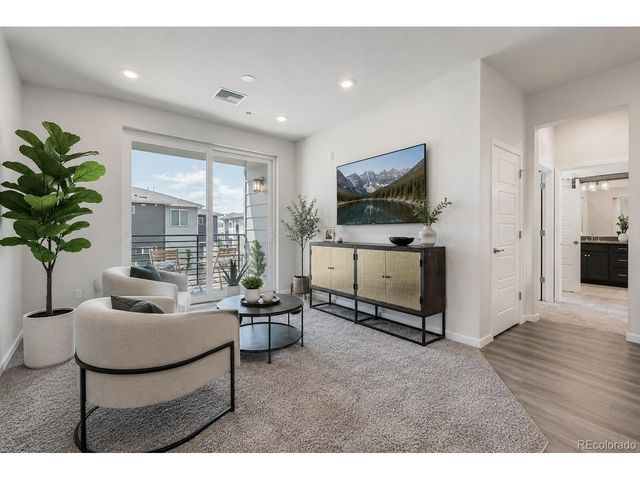6153 N Ceylon St 10-303, Denver, CO 80249
