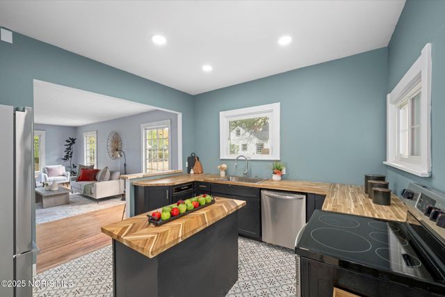 3304 Island Avenue, Toledo, OH 43614