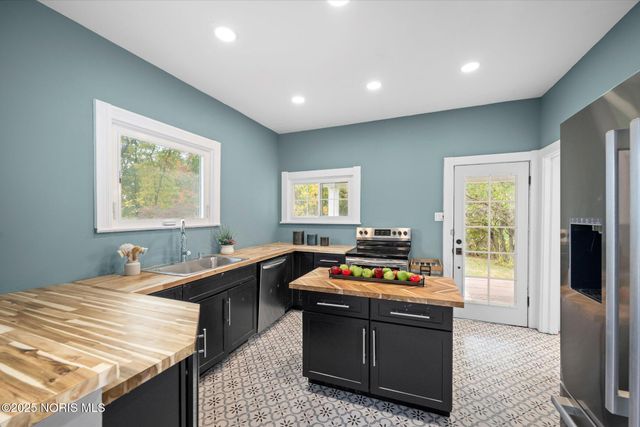 3304 Island Avenue, Toledo, OH 43614