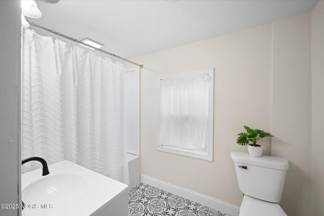 3304 Island Avenue, Toledo, OH 43614