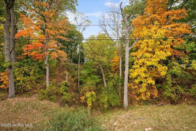 3304 Island Avenue, Toledo, OH 43614