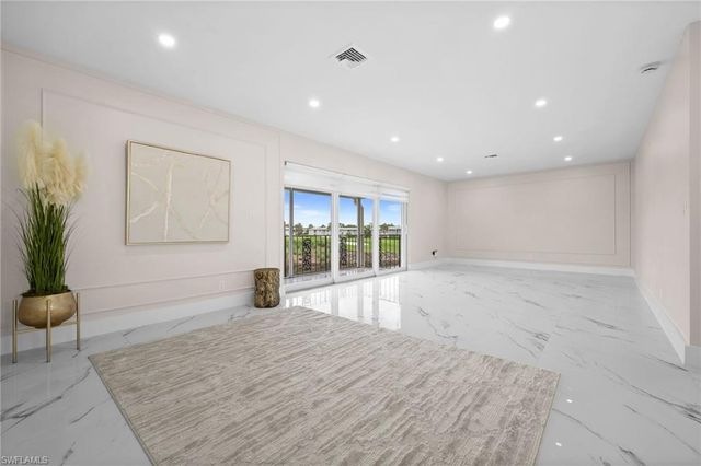 105 Harrison RD 4, Naples, FL 34112