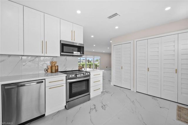 105 Harrison RD 4, Naples, FL 34112