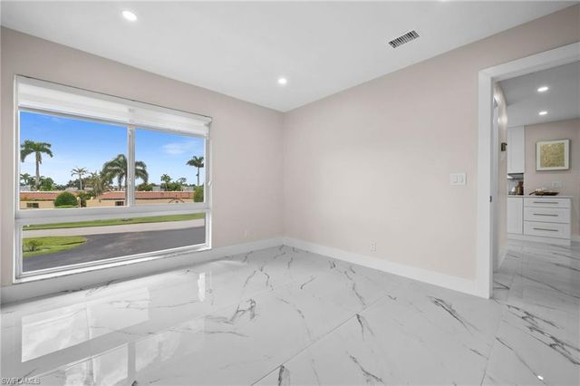 105 Harrison RD 4, Naples, FL 34112