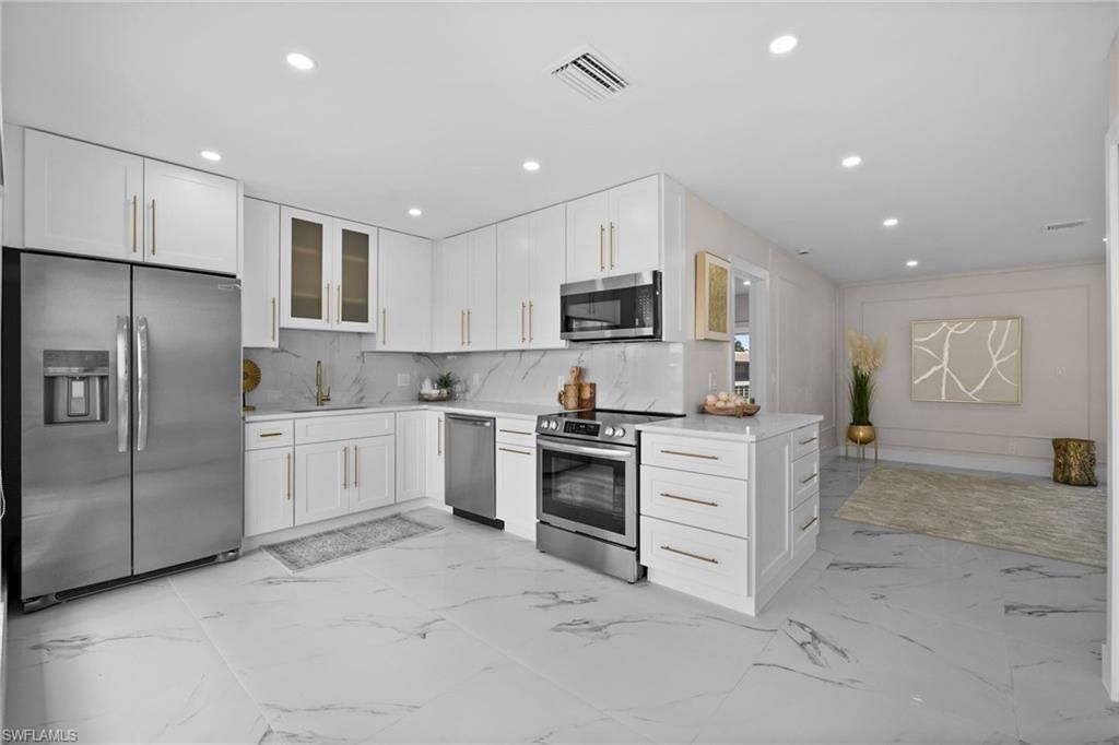 105 Harrison RD 4, Naples, FL 34112