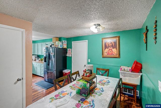 4713 Herrin Dr NE, Salem, OR 97305