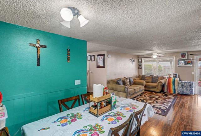 4713 Herrin Dr NE, Salem, OR 97305